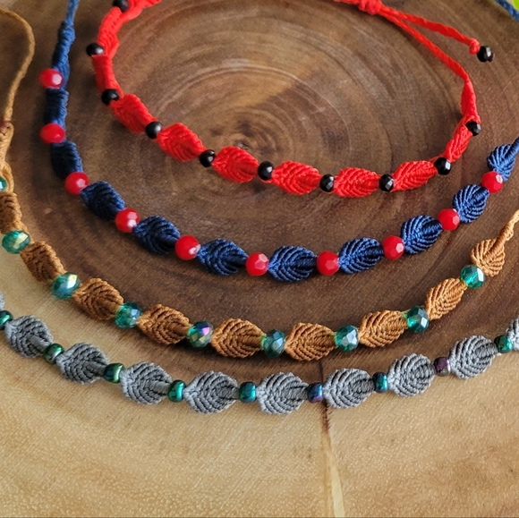 Friendship leaf Bracelet, Waterproof Macrame Bracelet, Adjustable Friendship. - Picture 3 of 10